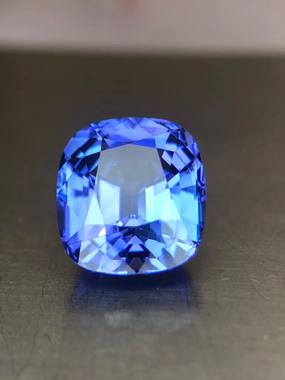 Tanzanite 5.3 carat, AA Grade in Step Cushion Cut — view 7